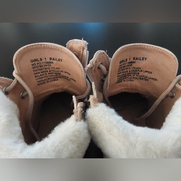Report Railey Cozy Kids' Tan Faux Fur-Lined Boots / Girl's Size 1 - Picture 6 of 9